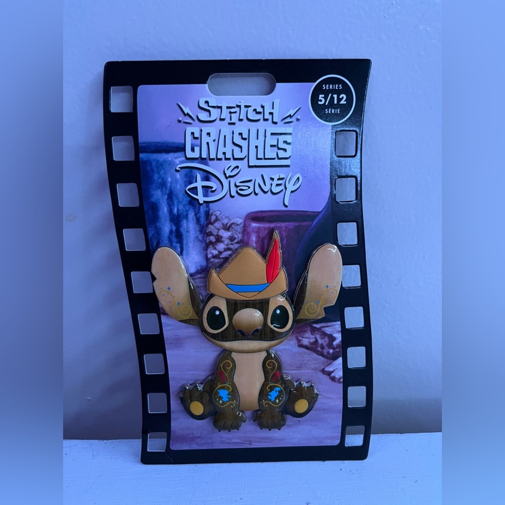 Stitch Crashes Disney Pin - Pinocchio